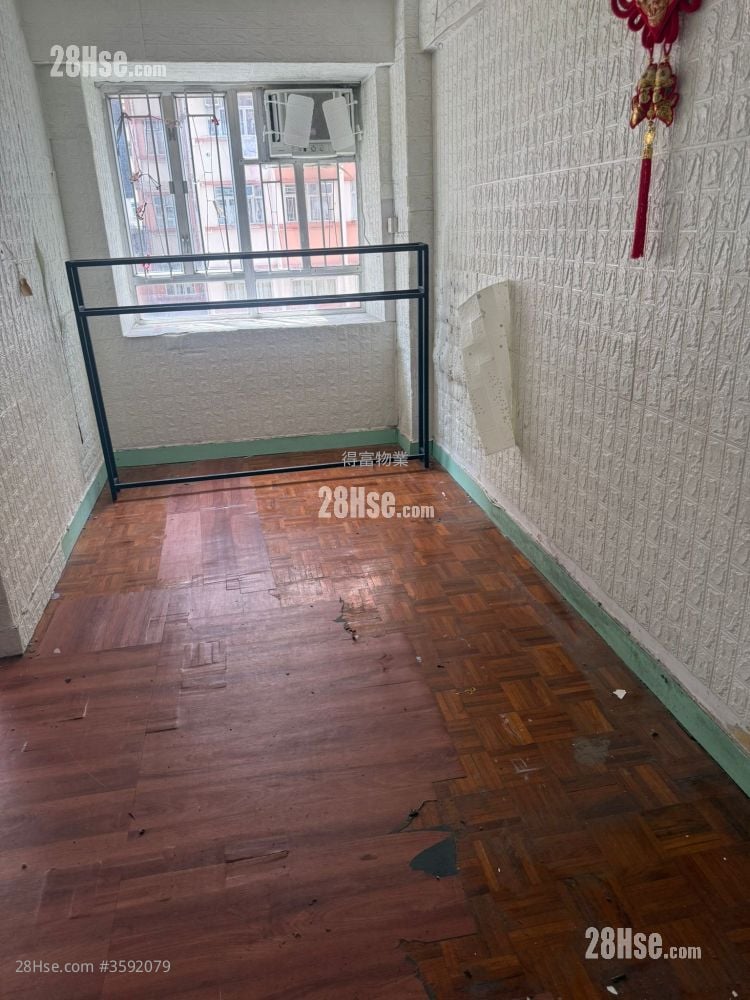 Green Court Sell 1 Bedroom , 1 Bathroom 309 ft² ( 28.7 m² )