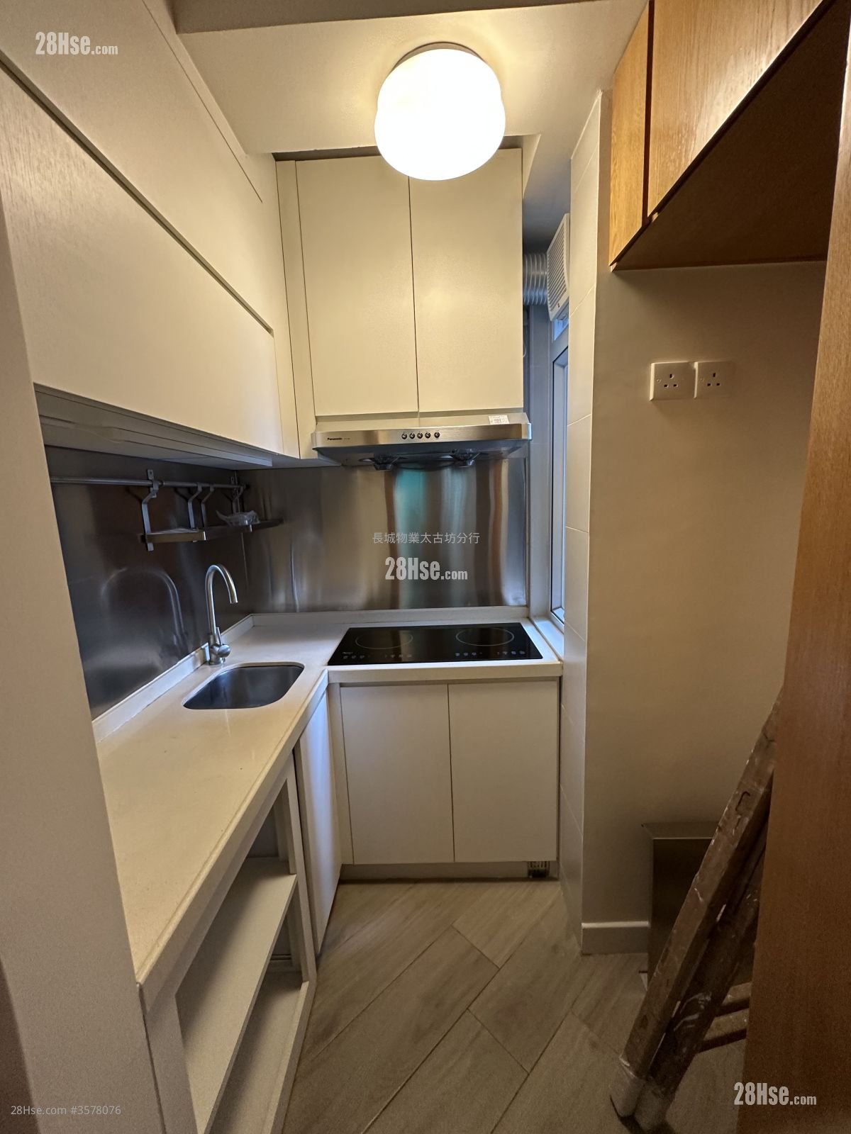 Tak Fat Building Rental 2 Bedrooms , 1 Bathroom 259 ft² ( 24.1 m² )