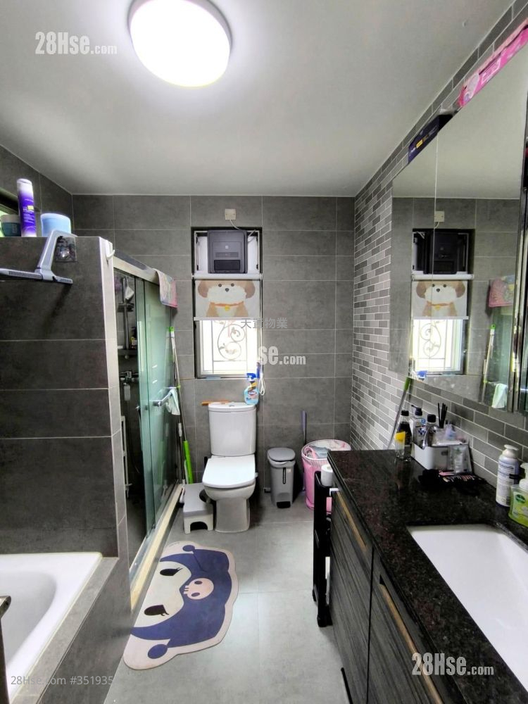 新庆村(屯门) 售盘 3 房 , 3 浴室 1,400 平方尺 ( 130.1 平方米 ) 新庆村(屯门) 售盘 3 房 , 3 浴室 1,400 平方尺 ( 130.1 平方米 )