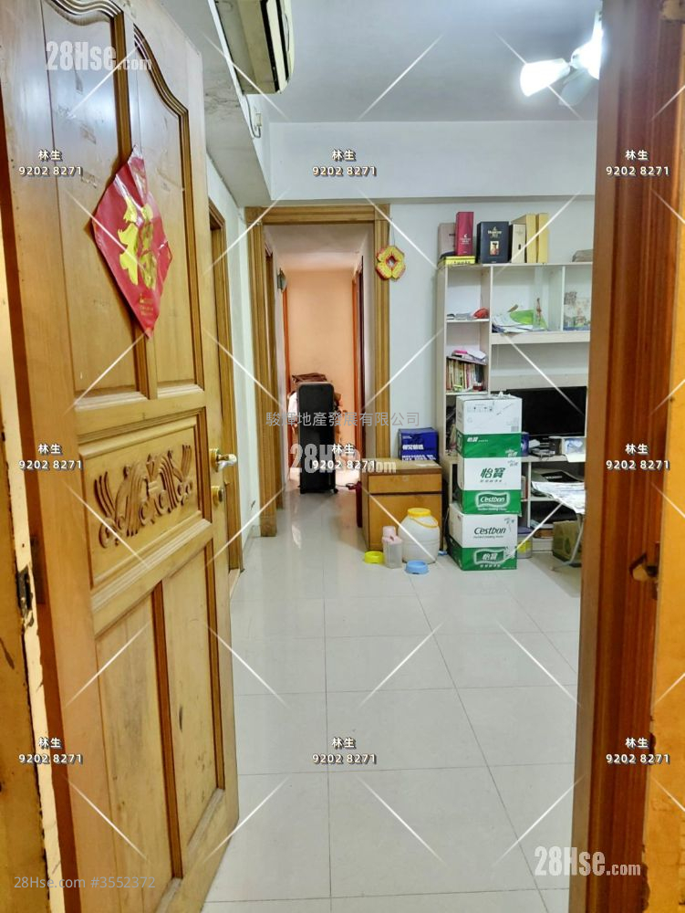 Man King Building Sell 3 Bedrooms , 2 Bathrooms 565 ft² ( 52.5 m² )