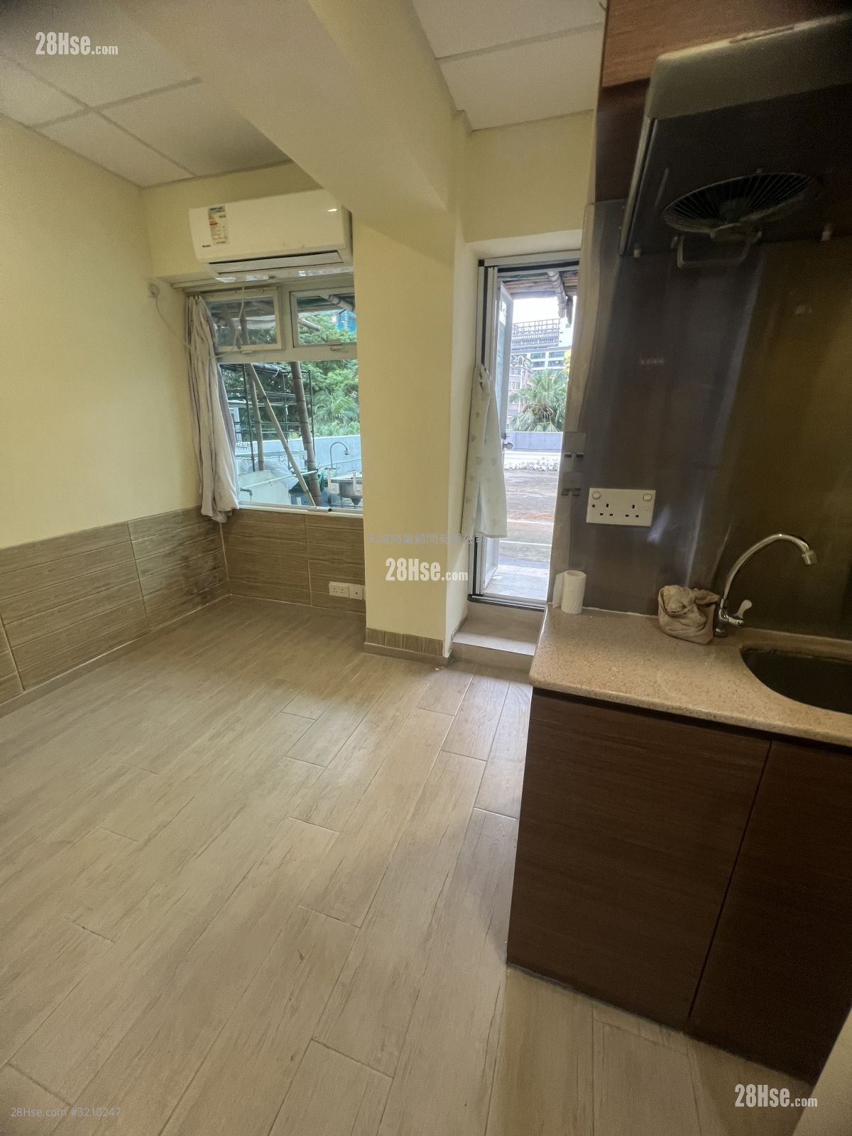 Cheong Fat Building Rental Studio , 1 Bathroom 120 ft² ( 11.1 m² )