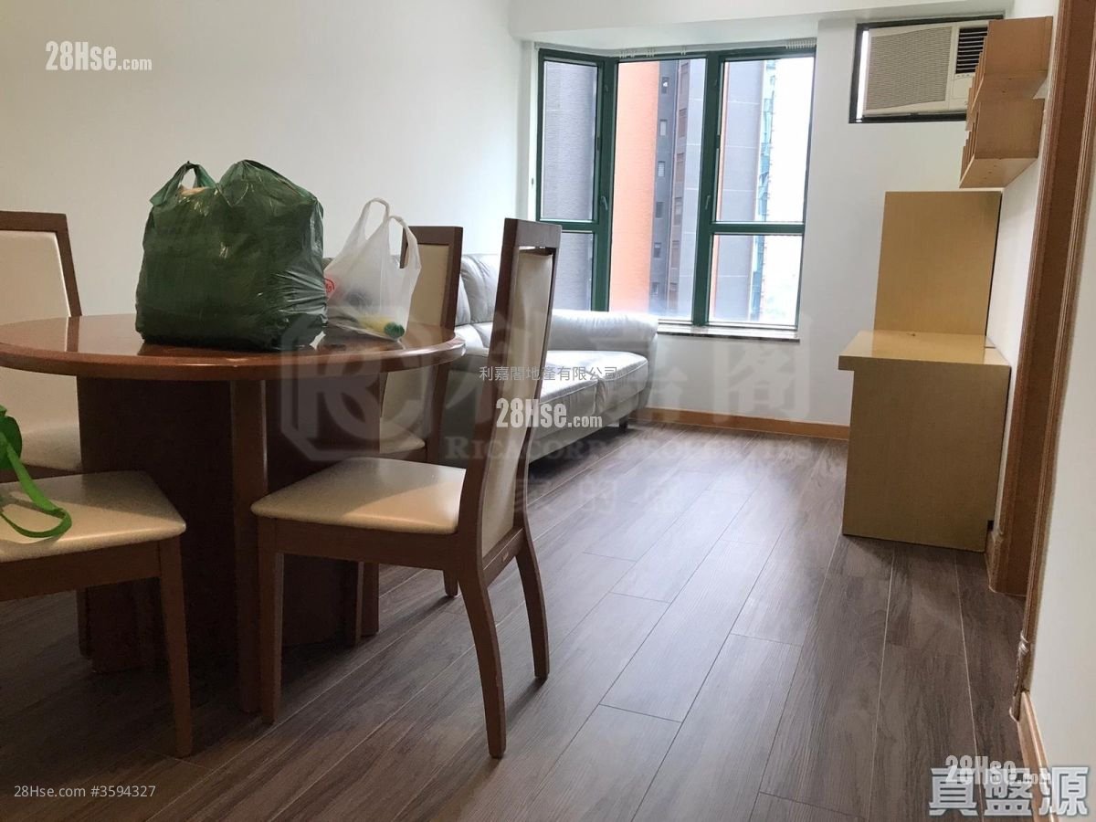 Dragon Pride Rental 2 Bedrooms , 1 Bathroom 426 ft² ( 39.6 m² )