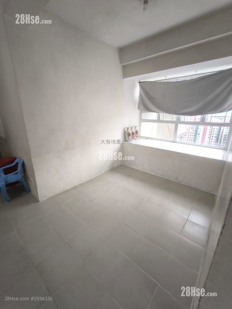 Ho Shun King Building Sell 2 Bedrooms , 1 Bathroom 358 ft² ( 33.3 m² )
