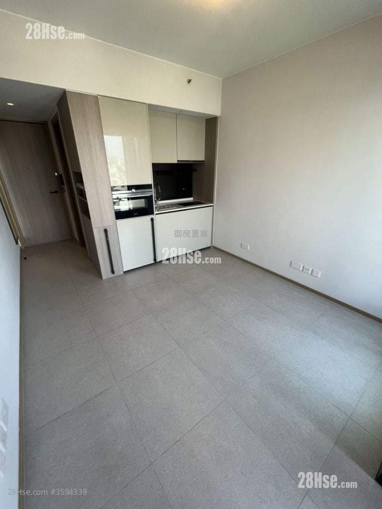 Atrium House Rental 238 ft² ( 22.1 m² )
