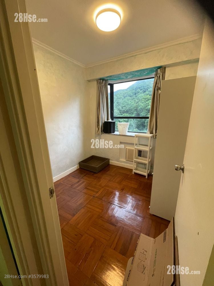 Ronsdale Garden Rental 3 Bedrooms , 2 Bathrooms 694 ft² ( 64.5 m² )