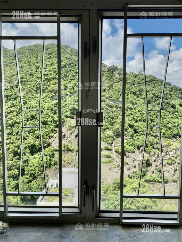 Tak Fat Building Sell 1 Bedroom , 1 Bathroom 264 ft² ( 24.5 m² )