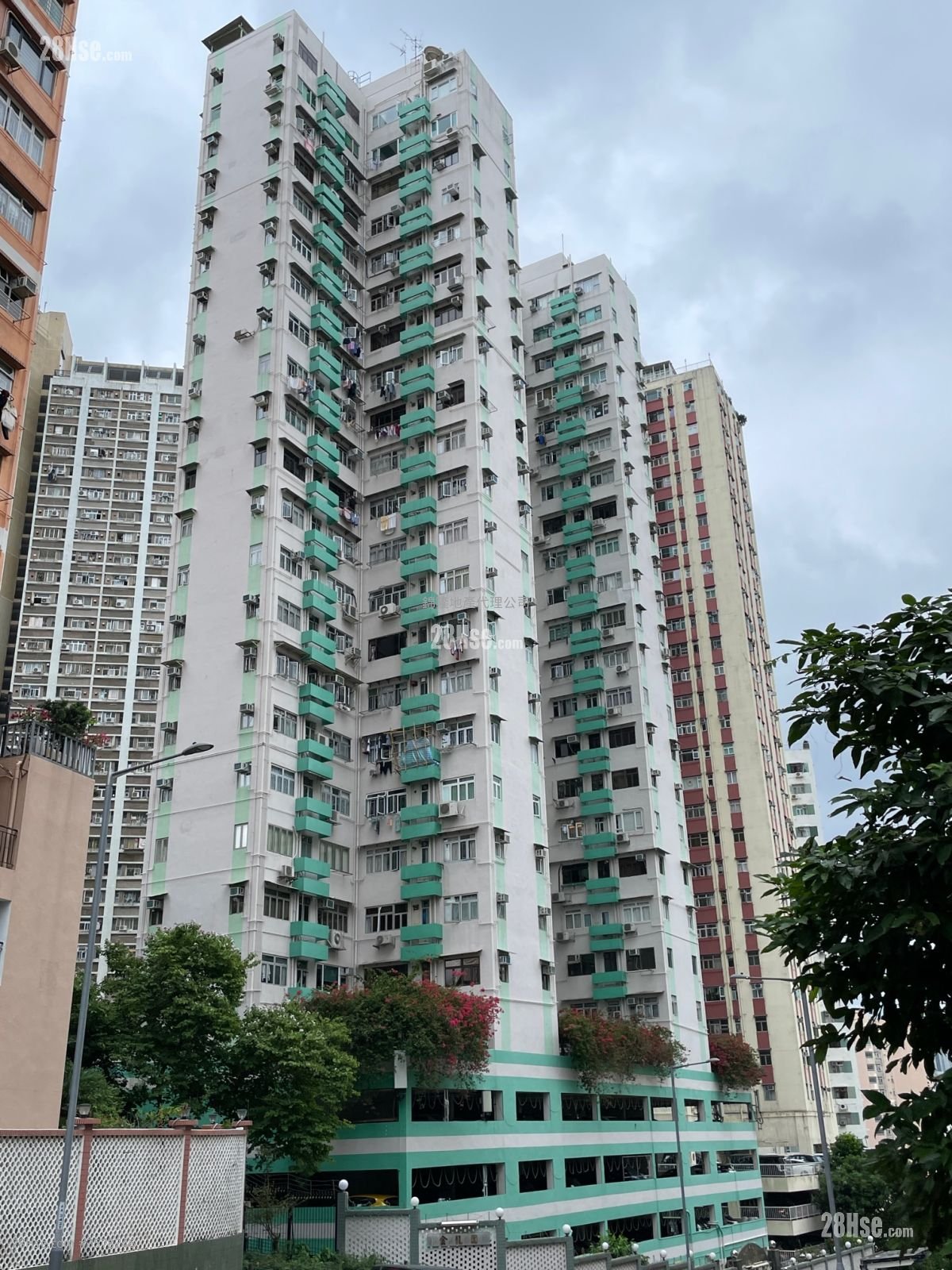 Golden Dragon Garden Sell 2 Bedrooms , 1 Bathroom 614 ft² ( 57.0 m² )
