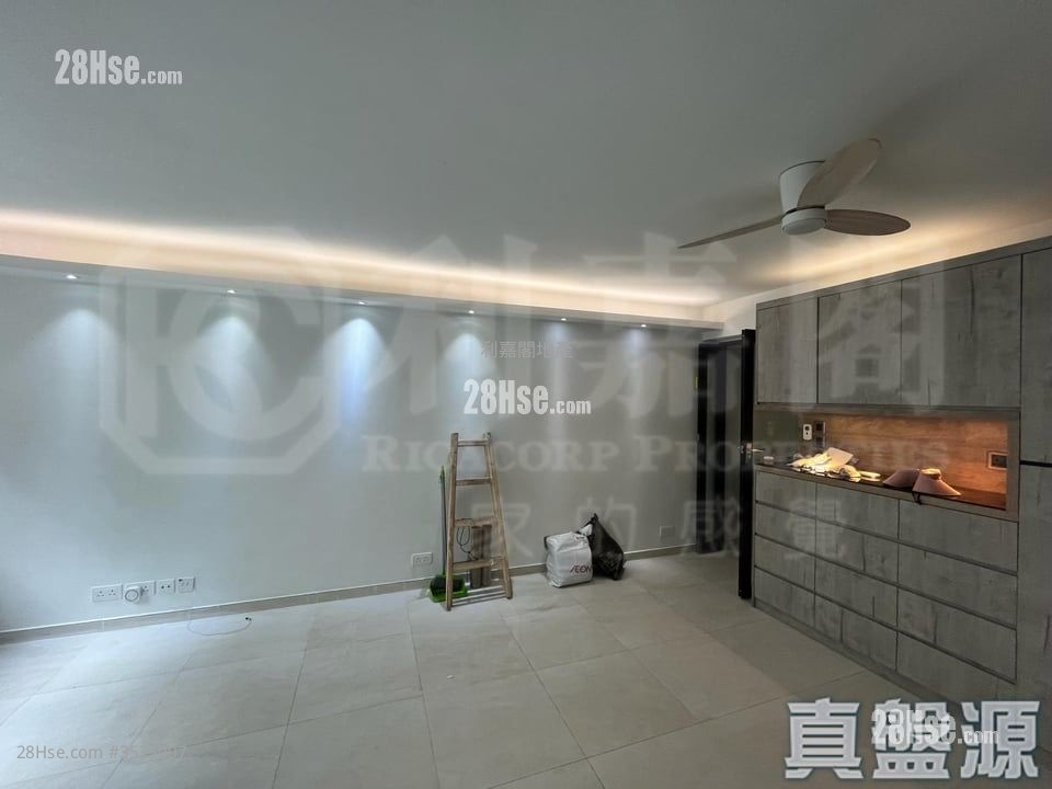 光超台 售盘 4 房 , 2 浴室 811 平方尺 ( 75.3 平方米 )