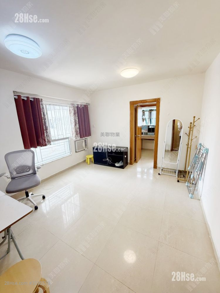 Fanling Town Center Sell 2 Bedrooms , 1 Bathroom 399 ft² ( 37.1 m² )