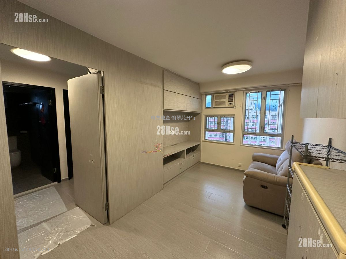 Yue Tin Court Sell 2 Bedrooms , 1 Bathroom 466 ft² ( 43.3 m² )