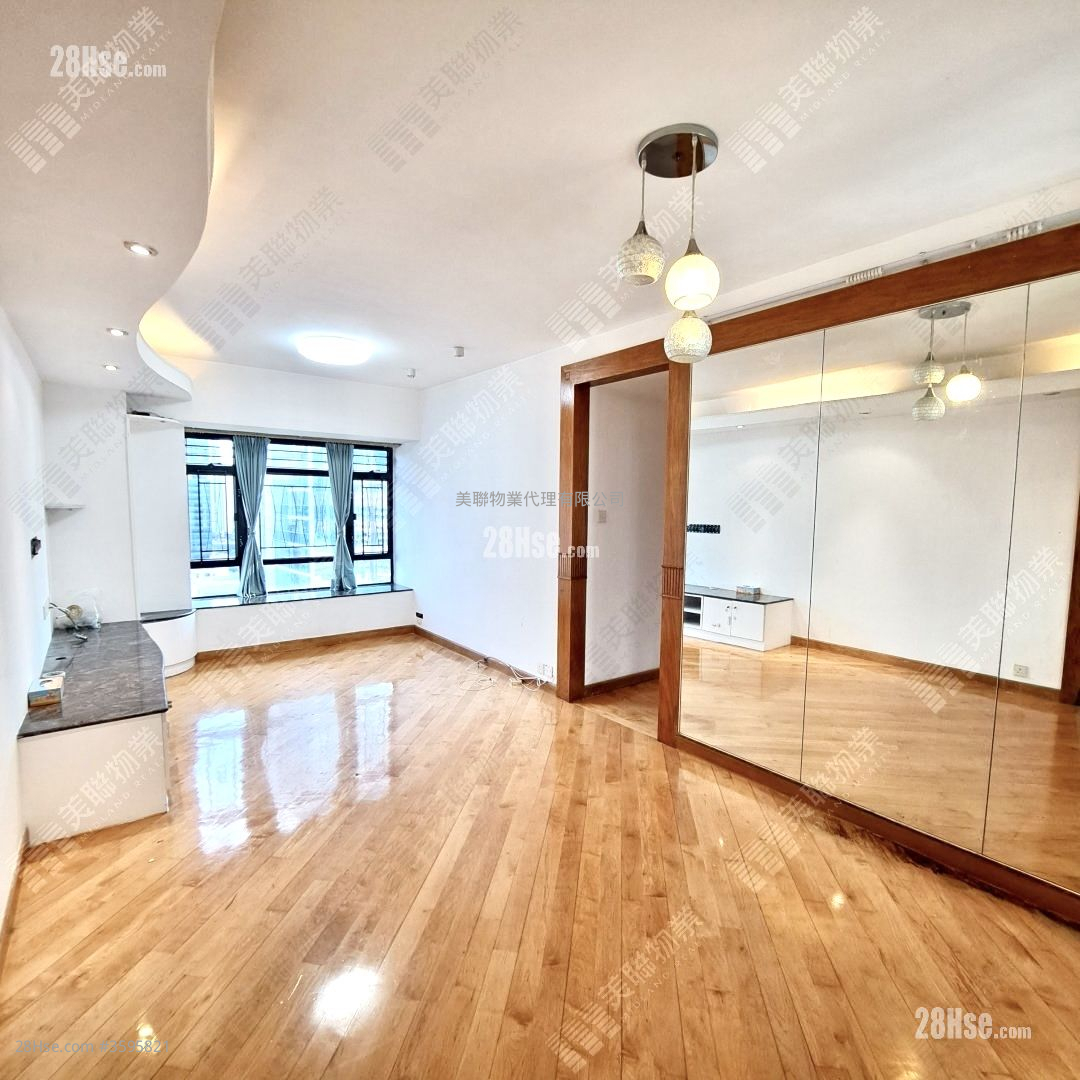 Town Square Sell 3 Bedrooms , 2 Bathrooms 745 ft² ( 69.2 m² )