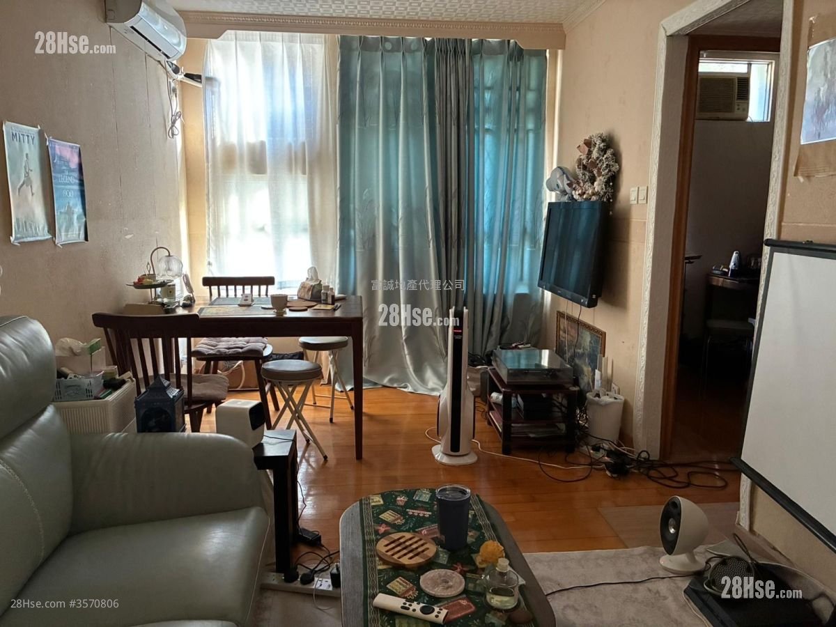 Tsz Oi Court Sell 3 Bedrooms , 2 Bathrooms 650 ft² ( 60.4 m² )