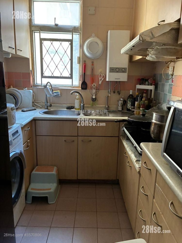 慈爱苑 售盘 3 房 , 2 浴室 650 平方尺 ( 60.4 平方米 ) 慈爱苑 售盘 3 房 , 2 浴室 650 平方尺 ( 60.4 平方米 )