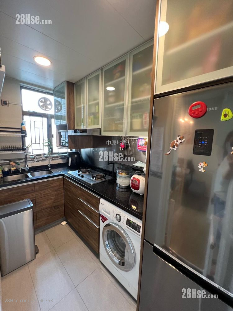 Royal Peninsula Rental 2 Bedrooms , 1 Bathroom 558 ft² ( 51.8 m² )