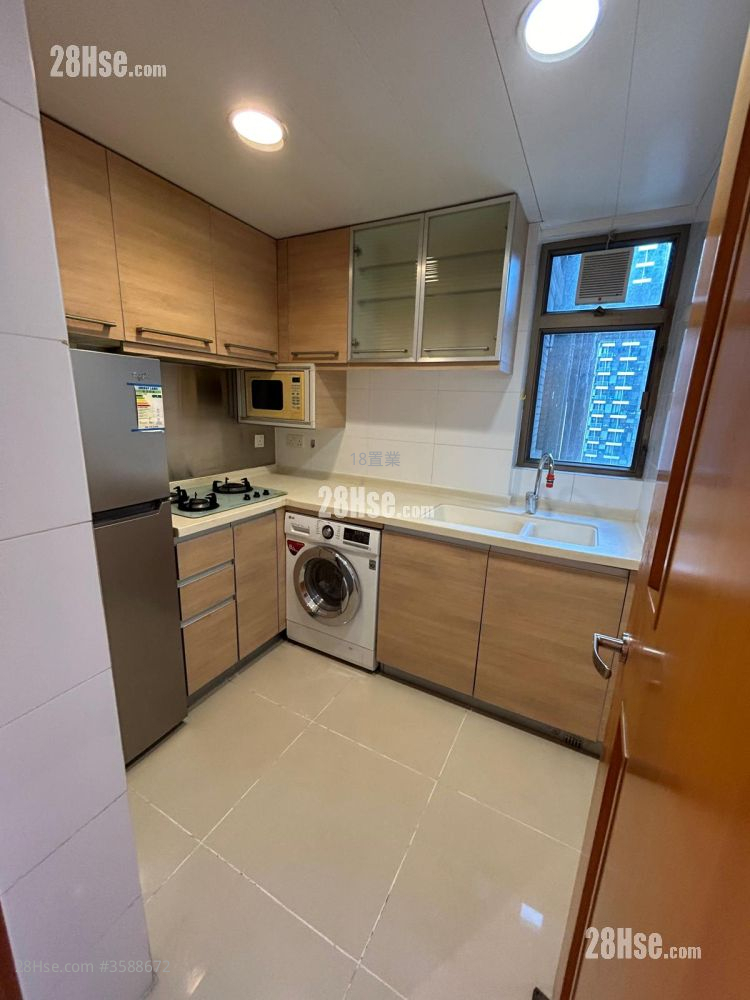 The Zenith Rental 3 Bedrooms , 2 Bathrooms 657 ft² ( 61.0 m² )