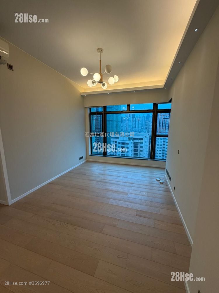 Royal Peninsula Rental 2 Bedrooms , 1 Bathroom 558 ft² ( 51.8 m² )
