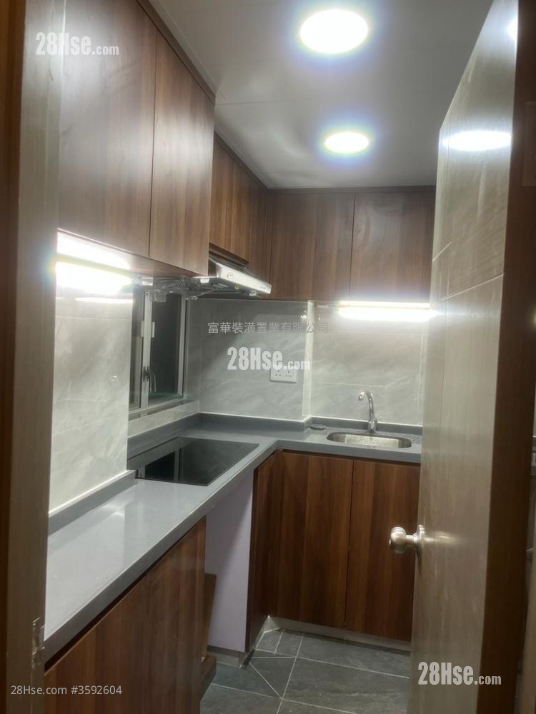 Dollar Mansion Rental 1 Bathroom 342 ft² ( 31.8 m² )