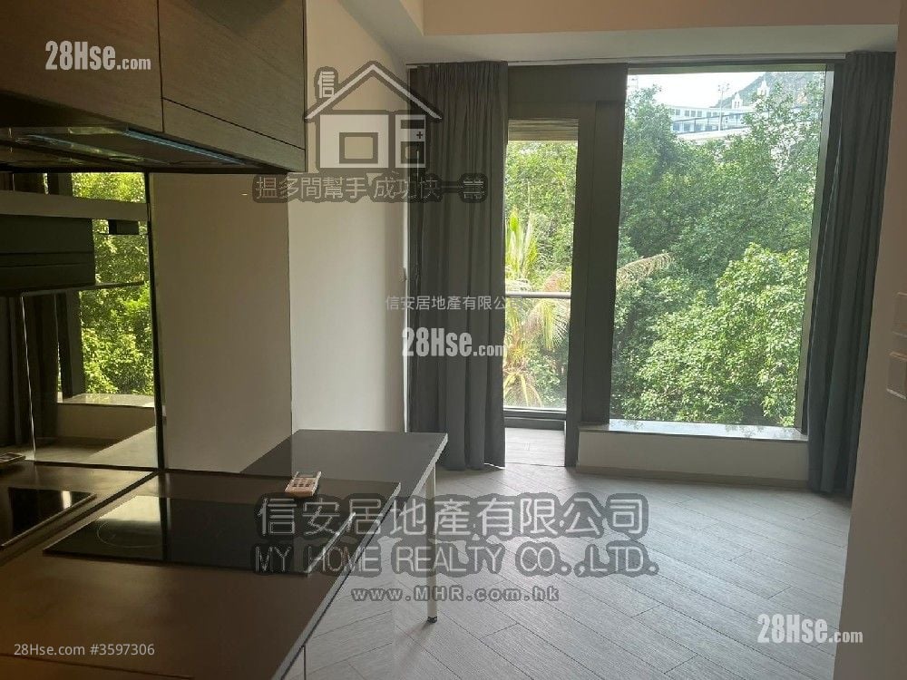 The Royale Sell Studio , 1 Bathroom 215 ft² ( 20.0 m² )