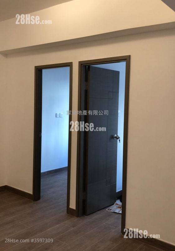 Dollar Mansion Rental 2 Bedrooms , 1 Bathroom 342 ft² ( 31.8 m² )