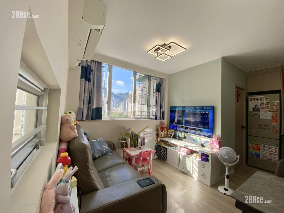 Kai Cheung Court Sell 2 Bedrooms , 1 Bathroom 399 ft² ( 37.1 m² )