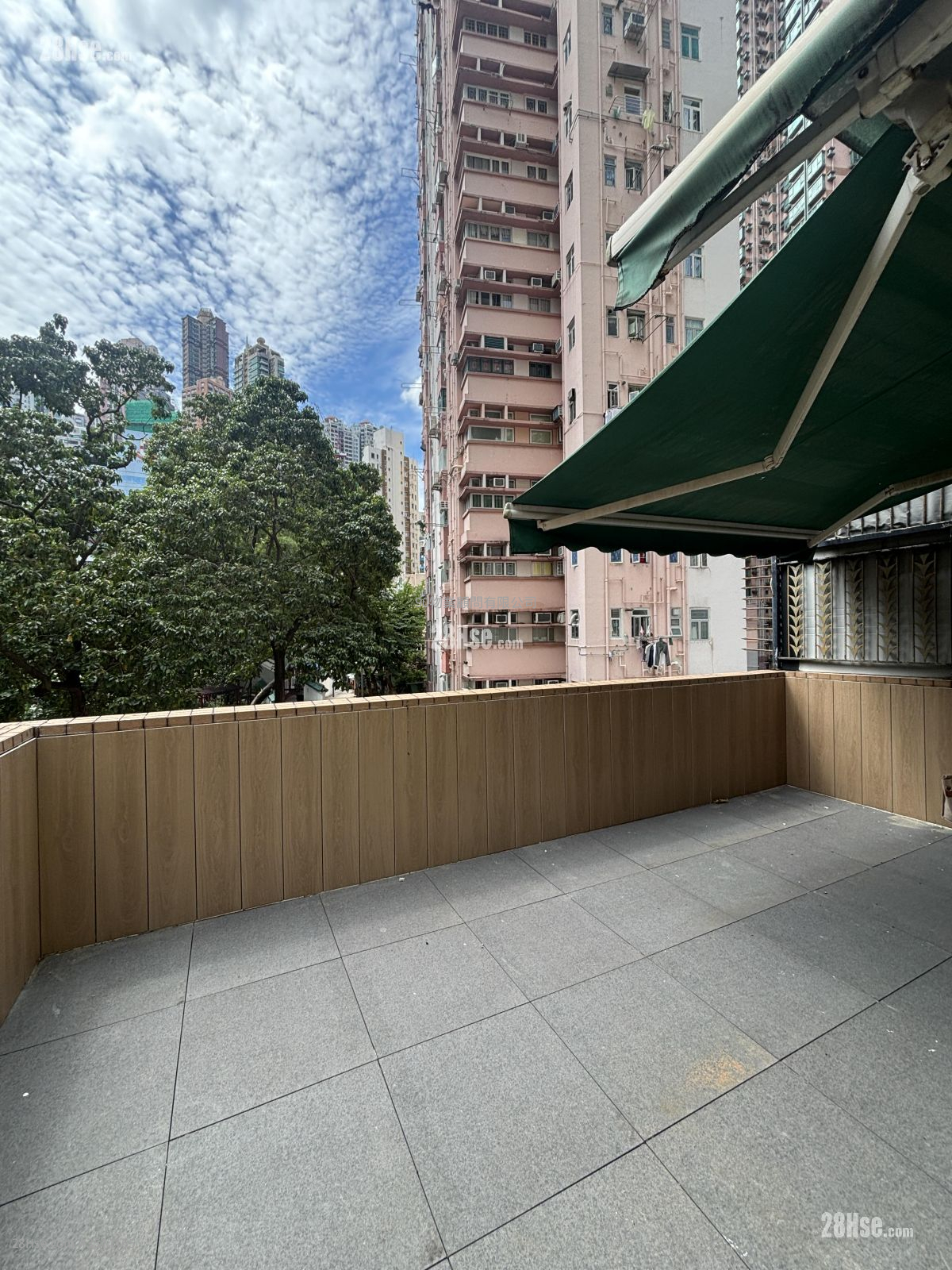 Medal Court Sell 372 ft² ( 34.6 m² )