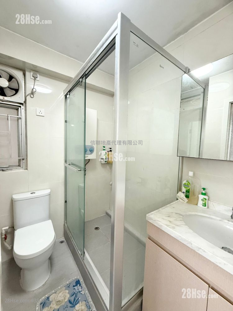 Wing Fok Centre Rental 2 Bedrooms , 1 Bathroom 431 ft² ( 40.0 m² )