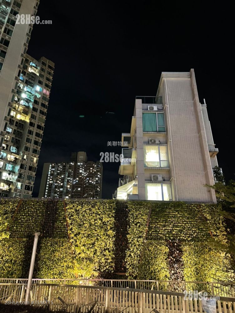 Oceanaire Rental 4 Bedrooms , 3 Bathrooms 1,433 ft² ( 133.1 m² ) Oceanaire Rental 4 Bedrooms , 3 Bathrooms 1,433 ft² ( 133.1 m² )