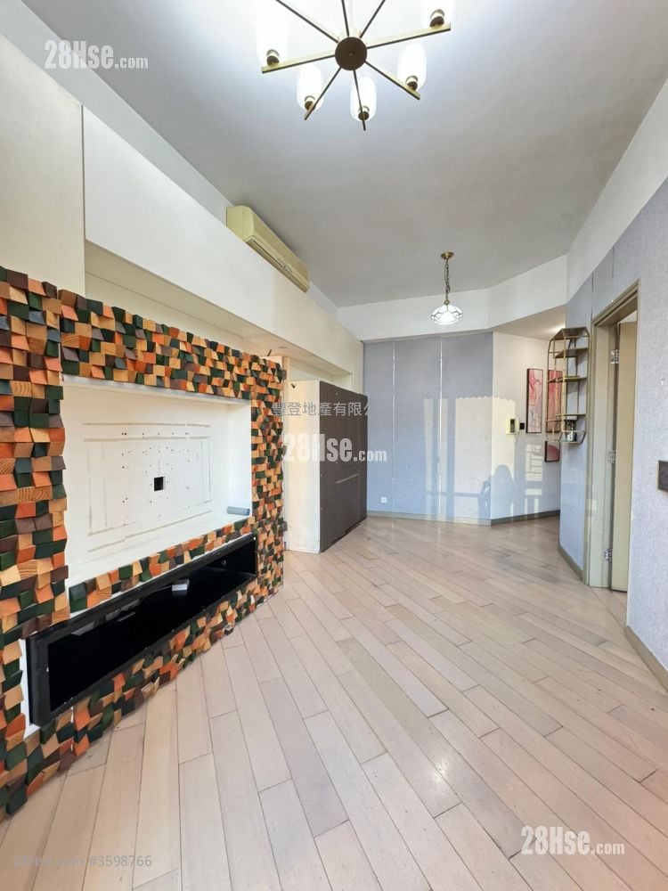 The Latitude Rental 3 Bedrooms , 1 Bathroom 637 ft² ( 59.2 m² )