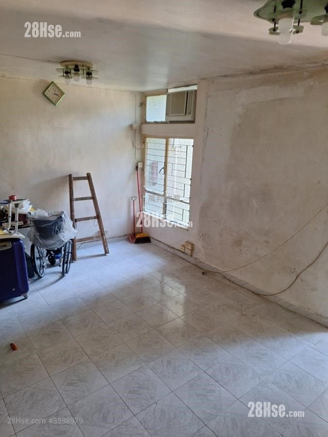 Chung Nga Court Sell 2 Bedrooms , 1 Bathroom 443 ft² ( 41.2 m² )