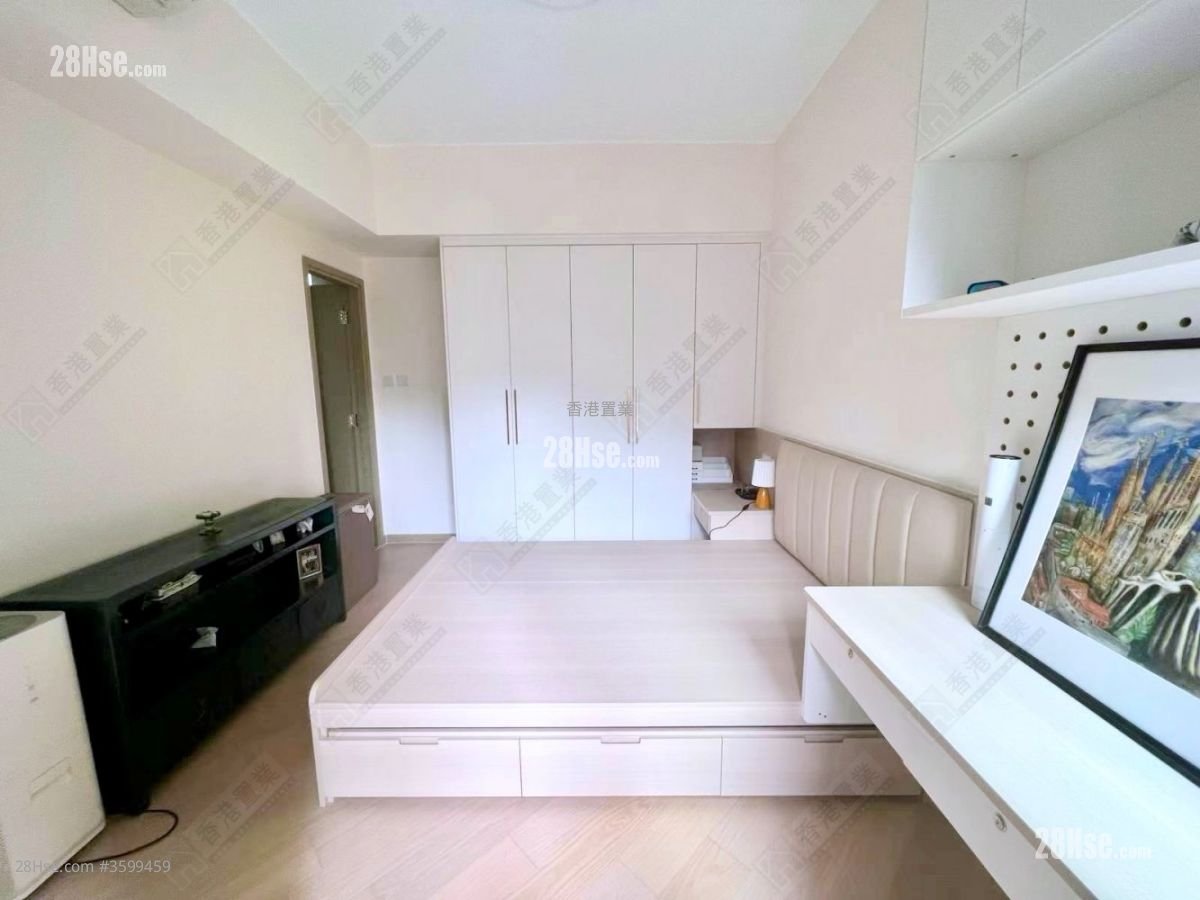 The Southside Sell 3 Bedrooms , 3 Bathrooms 882 ft² ( 81.9 m² )