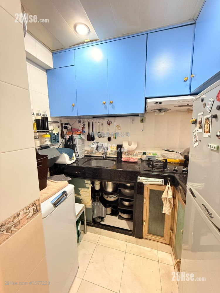 Hung Yan Building Sell 2 Bedrooms , 1 Bathroom 355 ft² ( 33.0 m² )