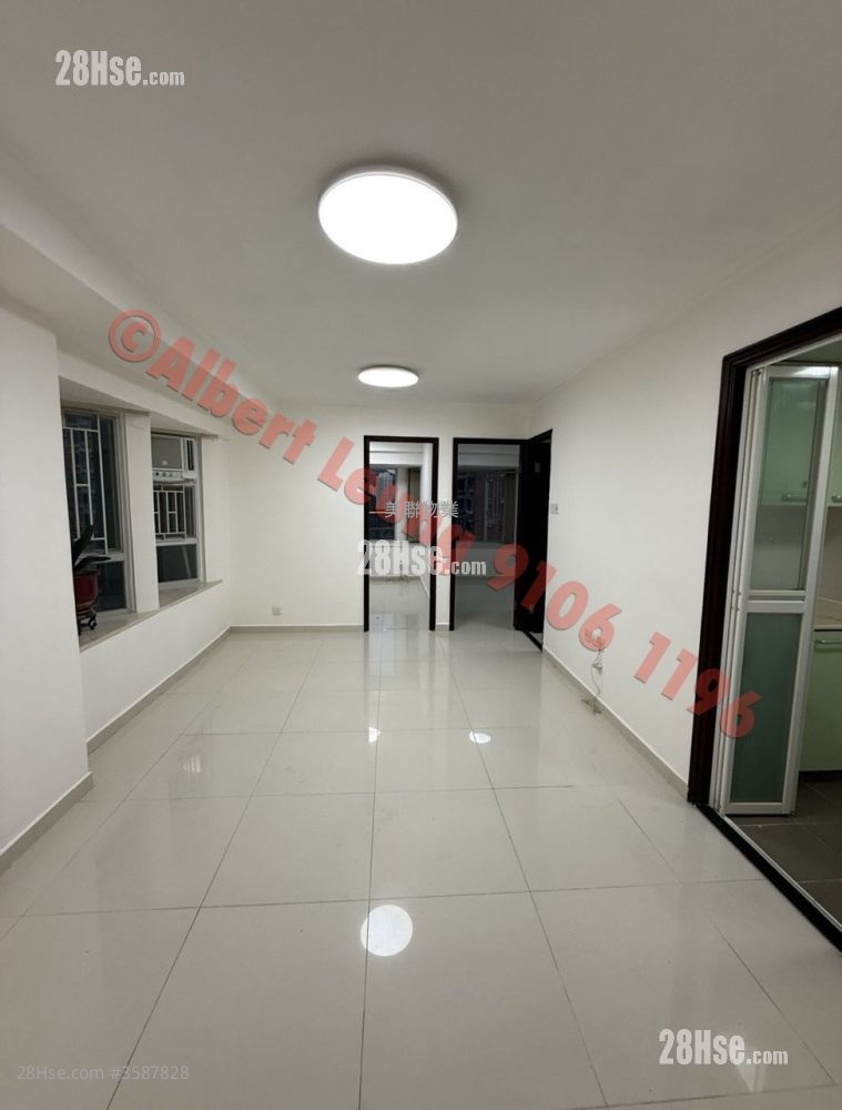 Hilton Plaza Sell 2 Bedrooms , 1 Bathroom 427 ft² ( 39.7 m² ) Hilton Plaza Sell 2 Bedrooms , 1 Bathroom 427 ft² ( 39.7 m² )