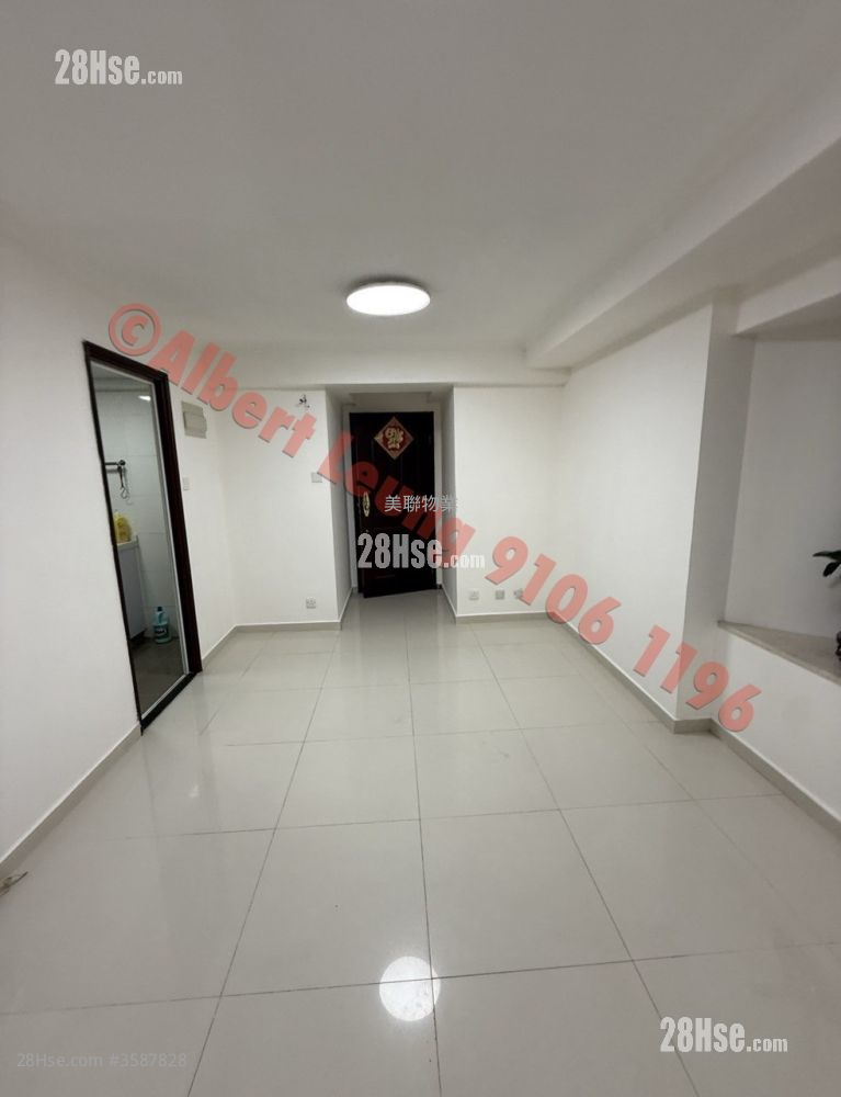 Hilton Plaza Sell 2 Bedrooms , 1 Bathroom 427 ft² ( 39.7 m² ) Hilton Plaza Sell 2 Bedrooms , 1 Bathroom 427 ft² ( 39.7 m² )