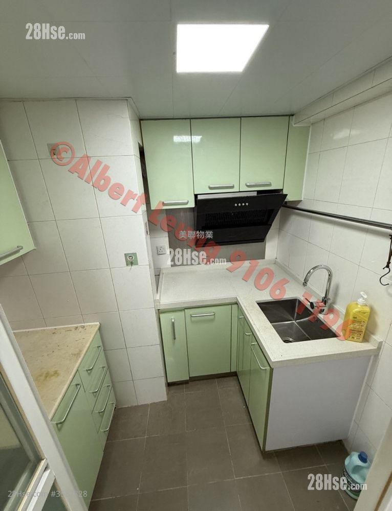 Hilton Plaza Sell 2 Bedrooms , 1 Bathroom 427 ft² ( 39.7 m² ) Hilton Plaza Sell 2 Bedrooms , 1 Bathroom 427 ft² ( 39.7 m² )