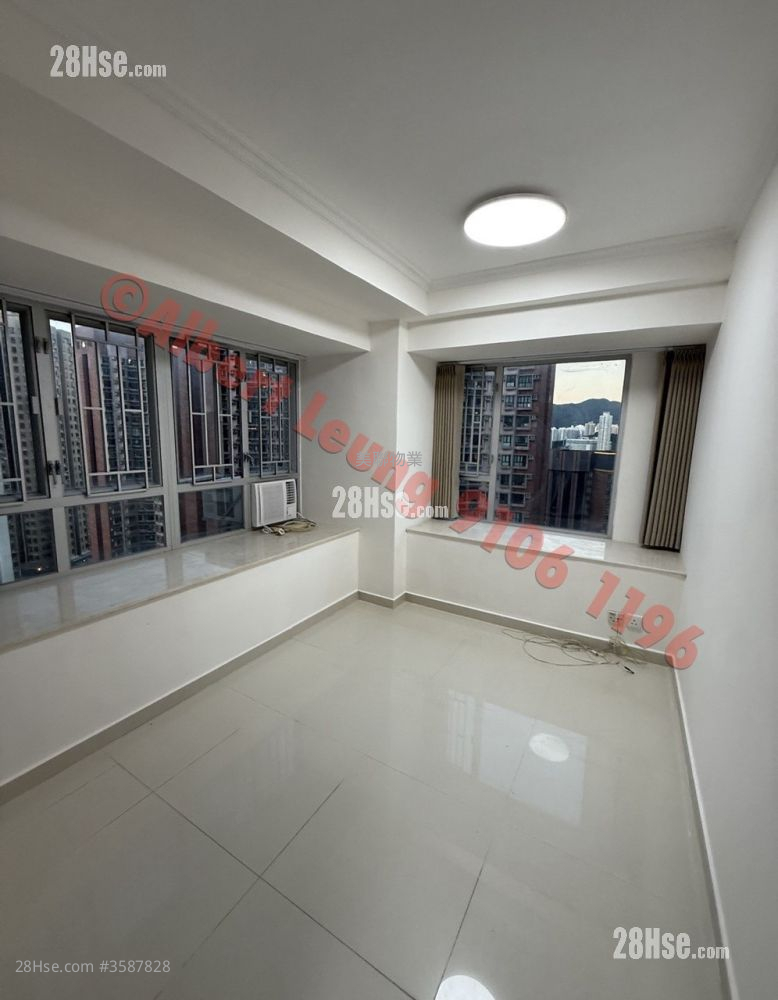 Hilton Plaza Sell 2 Bedrooms , 1 Bathroom 427 ft² ( 39.7 m² ) Hilton Plaza Sell 2 Bedrooms , 1 Bathroom 427 ft² ( 39.7 m² )