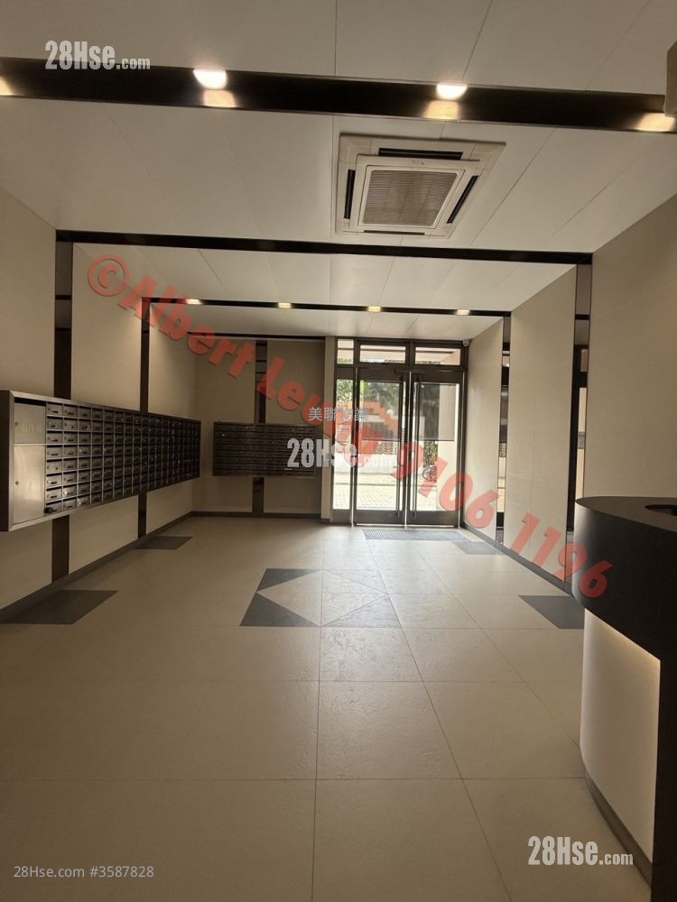 Hilton Plaza Sell 2 Bedrooms , 1 Bathroom 427 ft² ( 39.7 m² ) Hilton Plaza Sell 2 Bedrooms , 1 Bathroom 427 ft² ( 39.7 m² )