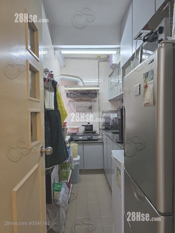 Oceanic Building Sell 2 Bedrooms , 1 Bathroom 445 ft² ( 41.3 m² )