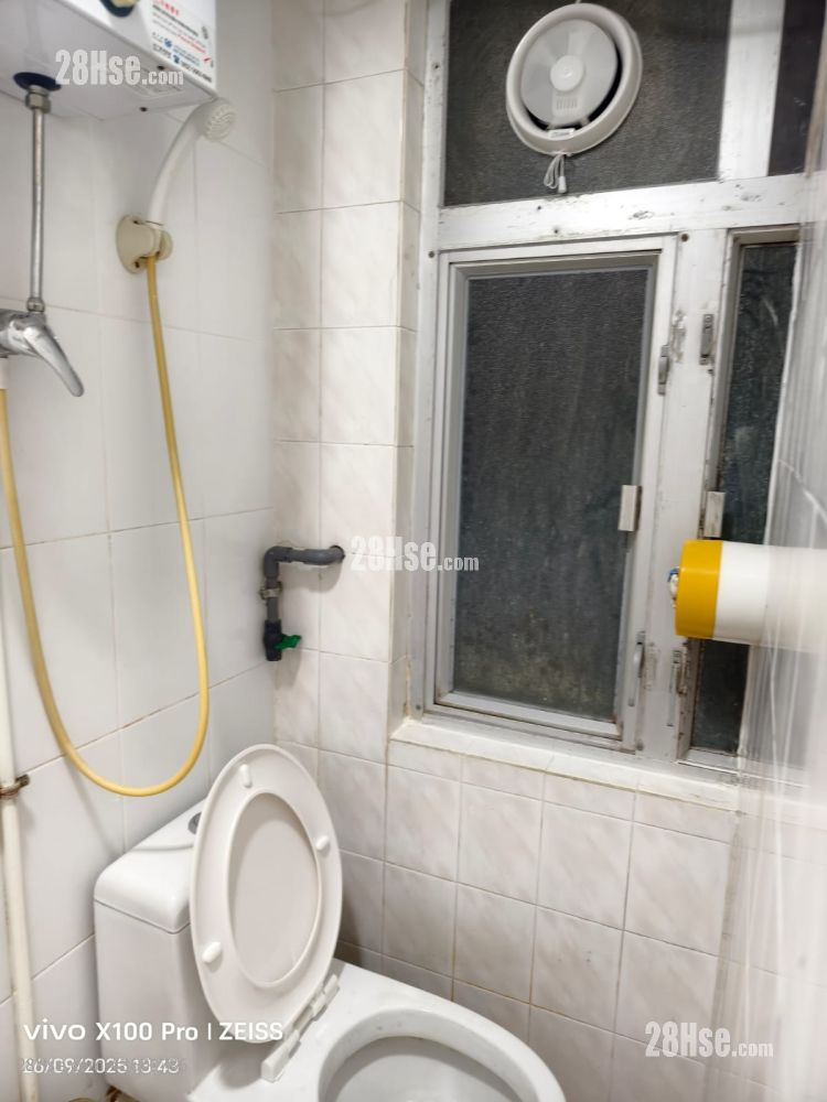 兴旺大厦 租盘 100 平方尺 ( 9.3 平方米 )