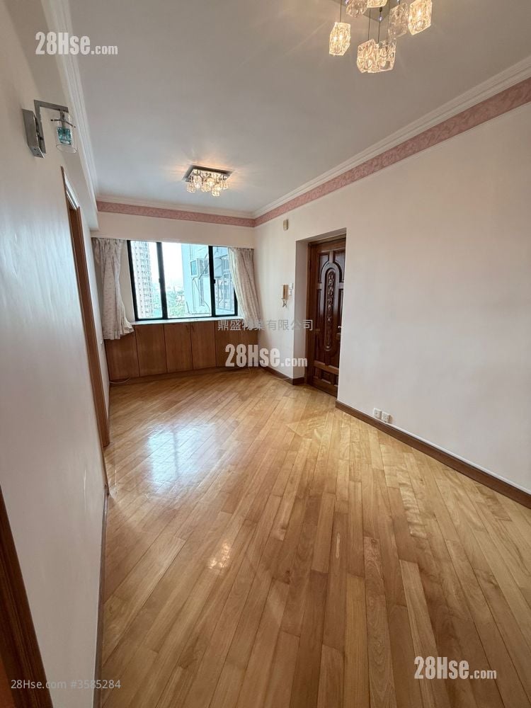 Kanfield Mansion Rental 2 Bedrooms , 1 Bathroom 404 ft² ( 37.5 m² )