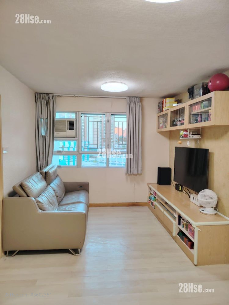 Siu Shan Court Sell 2 Bedrooms , 1 Bathroom 546 ft² ( 50.7 m² )