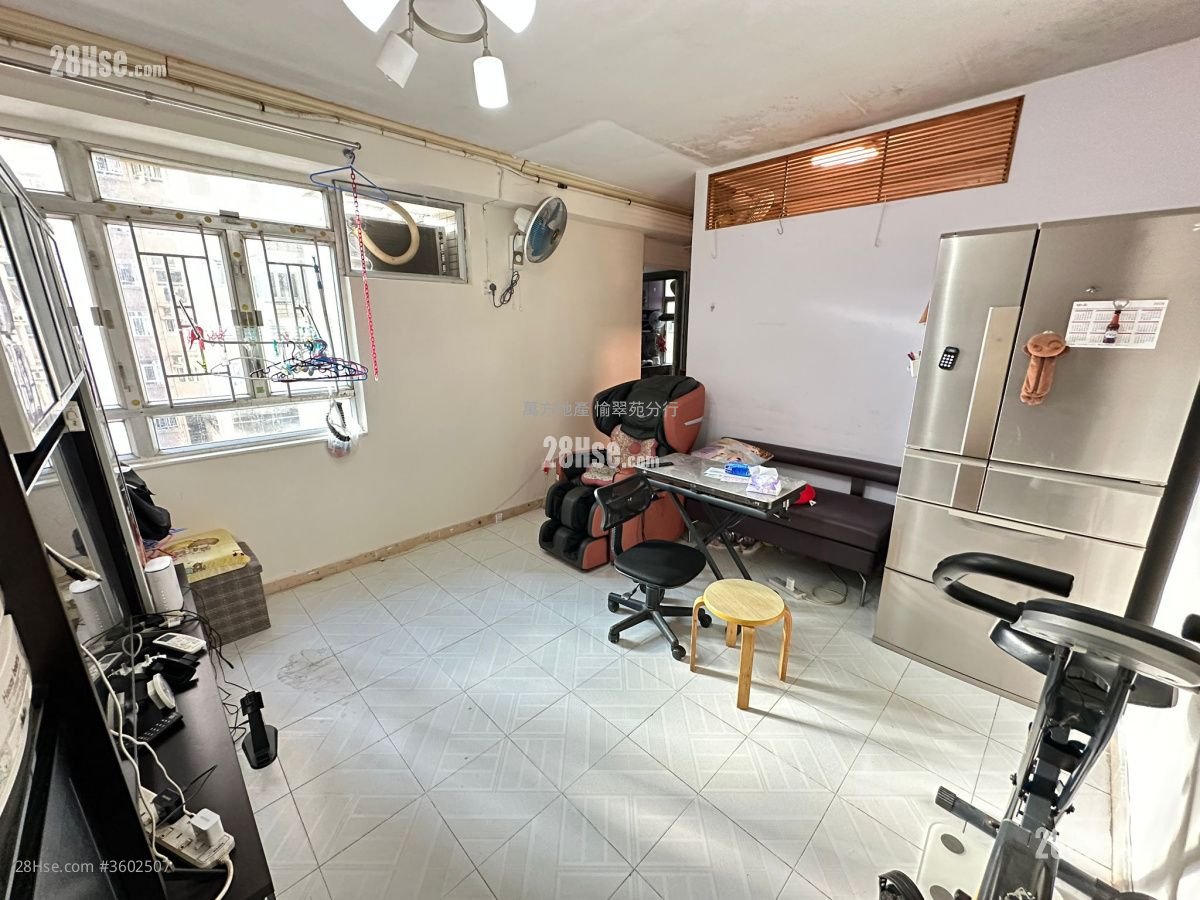 Carado Garden Sell 2 Bedrooms , 1 Bathroom 483 ft² ( 44.9 m² )