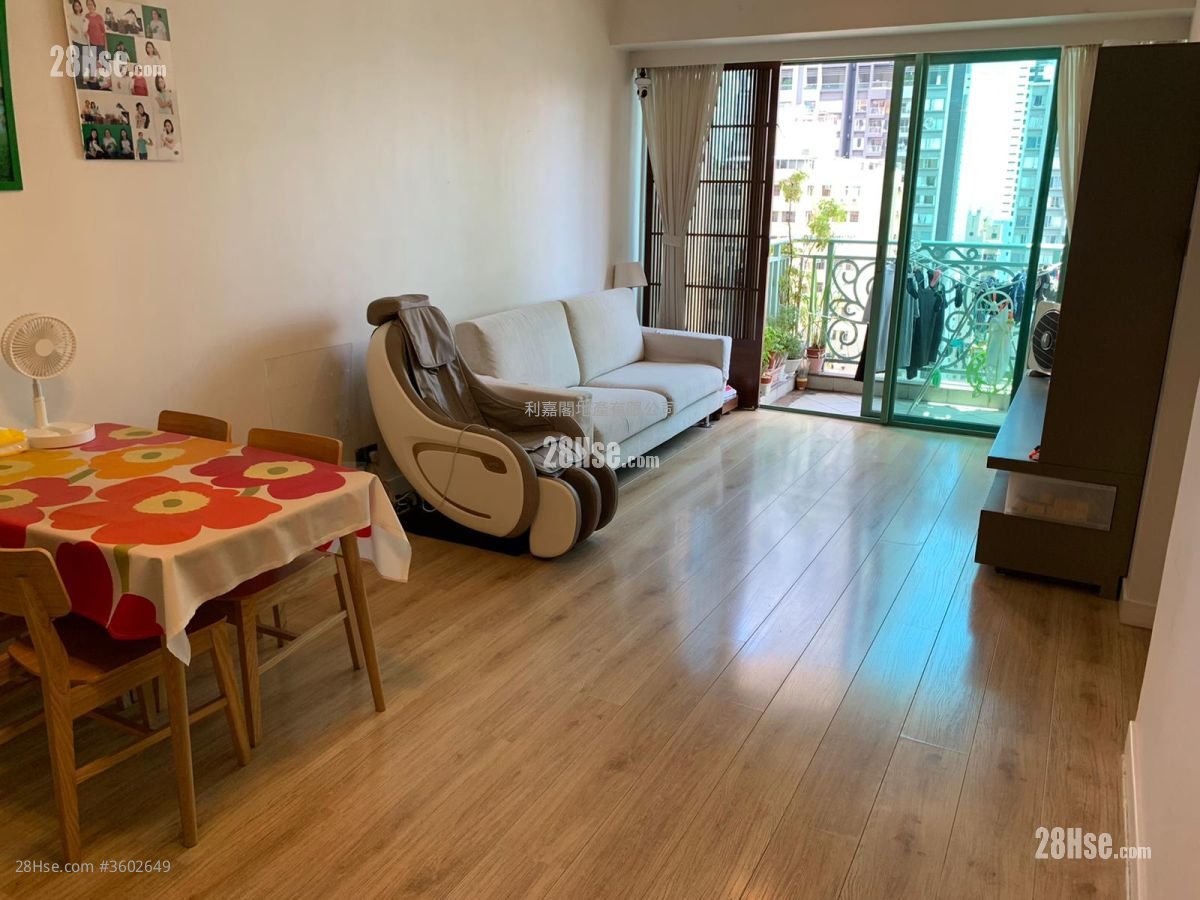 Bon-Point Sell 3 Bedrooms , 2 Bathrooms 842 ft² ( 78.2 m² )