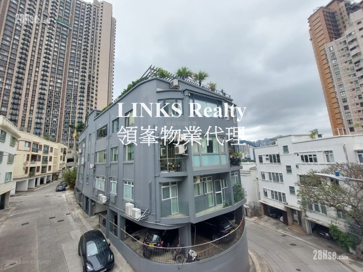 Royal Villa Sell 2 Bedrooms , 2 Bathrooms 1,332 ft² ( 123.7 m² )