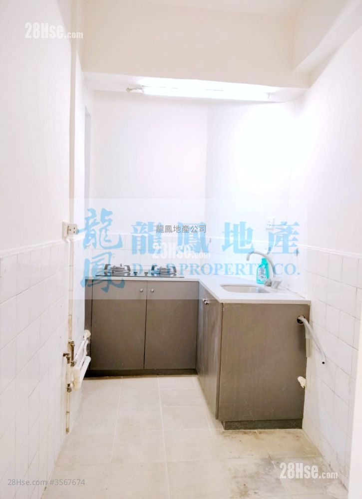 长丰大厦 售盘 3 房 , 1 浴室 430 平方尺 ( 39.9 平方米 ) 长丰大厦 售盘 3 房 , 1 浴室 430 平方尺 ( 39.9 平方米 )