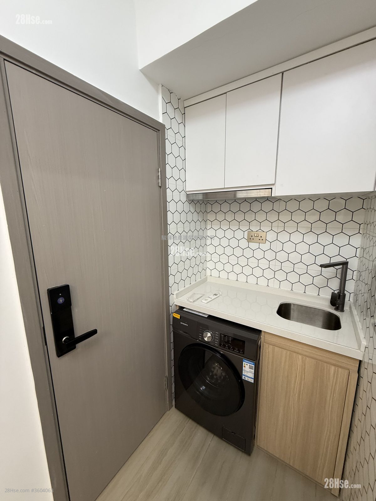 67 Prince Edward Road West Rental Studio , 1 Bathroom 150 ft² ( 13.9 m² )