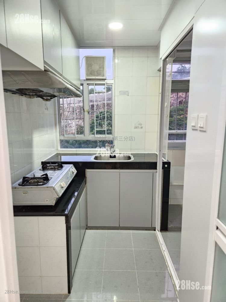 Hong Wah Court Sell 1 Bedroom , 1 Bathroom 380 ft² ( 35.3 m² )