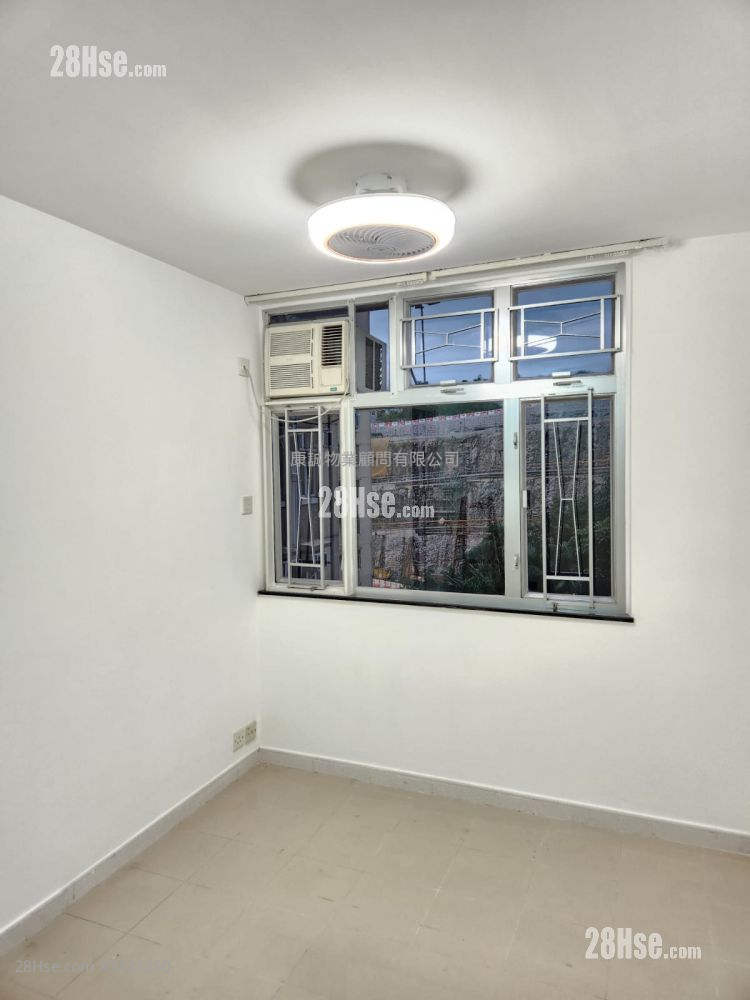 Hong Wah Court Sell 1 Bedroom , 1 Bathroom 380 ft² ( 35.3 m² )