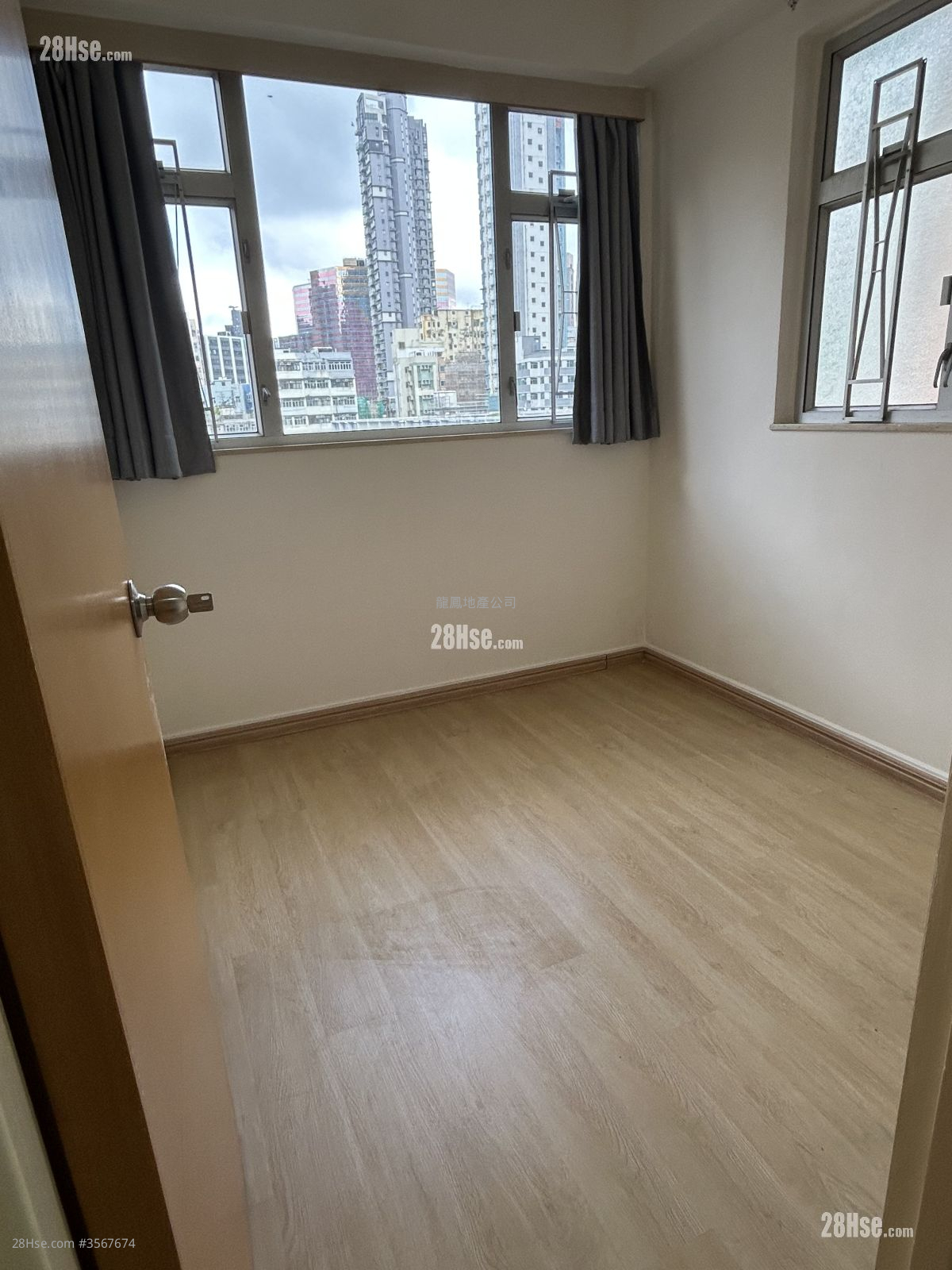 长丰大厦 售盘 3 房 , 1 浴室 430 平方尺 ( 39.9 平方米 ) 长丰大厦 售盘 3 房 , 1 浴室 430 平方尺 ( 39.9 平方米 )