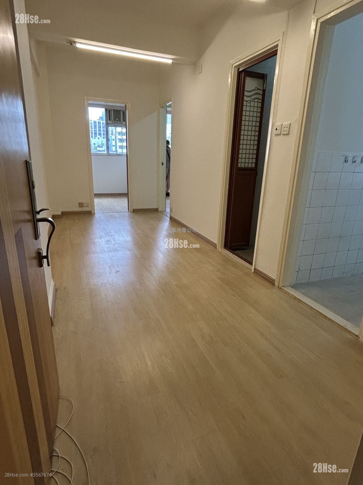 长丰大厦 售盘 3 房 , 1 浴室 430 平方尺 ( 39.9 平方米 ) 长丰大厦 售盘 3 房 , 1 浴室 430 平方尺 ( 39.9 平方米 )