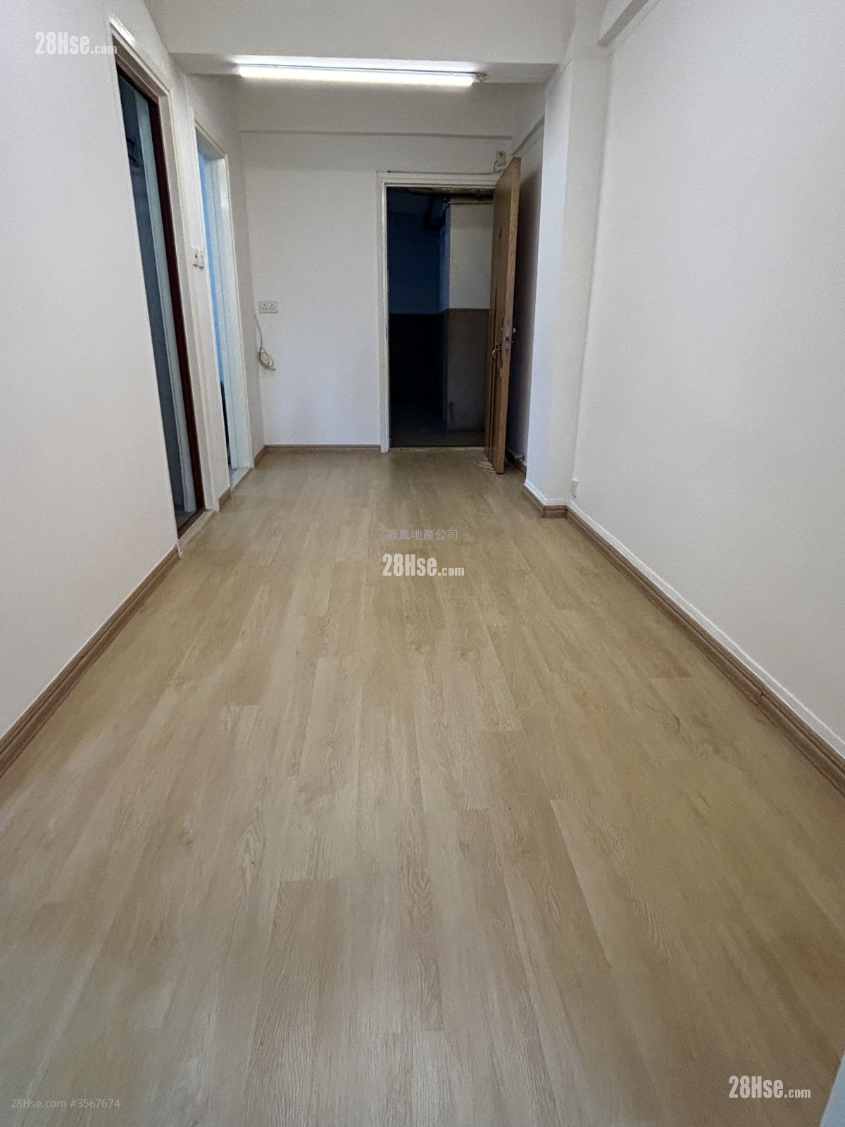 长丰大厦 售盘 3 房 , 1 浴室 430 平方尺 ( 39.9 平方米 ) 长丰大厦 售盘 3 房 , 1 浴室 430 平方尺 ( 39.9 平方米 )